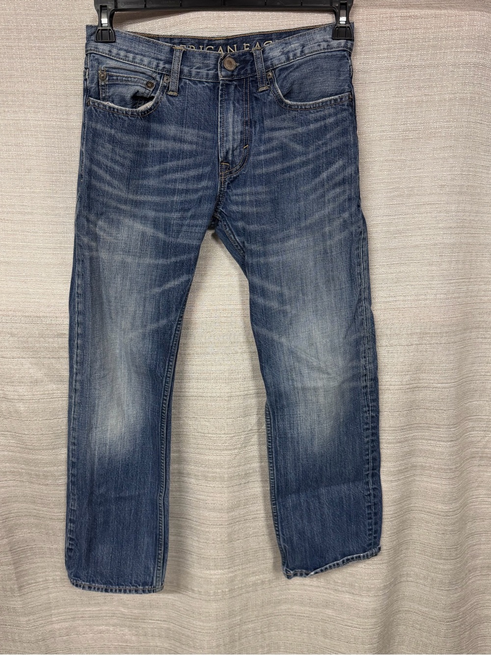 American Eagle Outfitters Men's Faded Medium Blue Straight Jeans